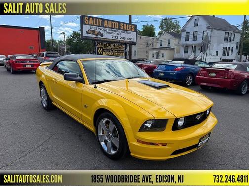 Screaming Yellow Clearcoat 2006 Ford Mustang GT Premium