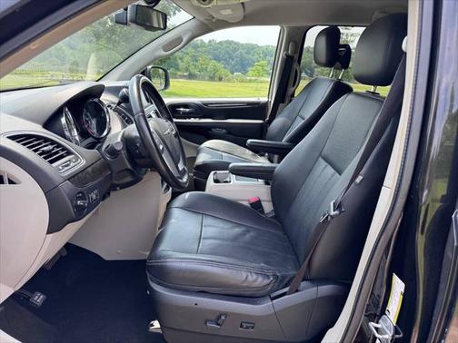 2014 Chrysler Town & Country Touring-L
