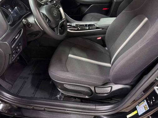2022 Hyundai SONATA Hybrid SE