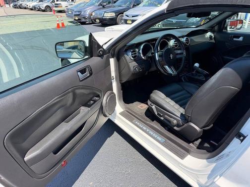 Performance White Clearcoat 2007 Ford Mustang GT Premium