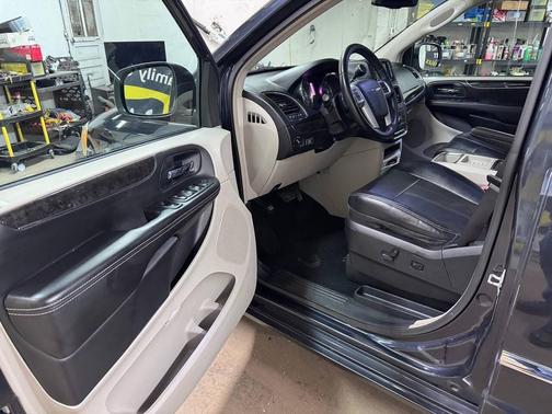 2013 Chrysler Town & Country Touring