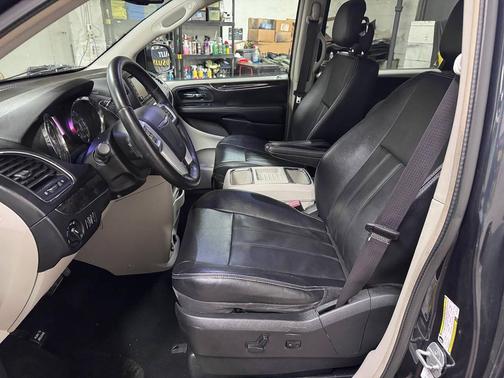 2013 Chrysler Town & Country Touring