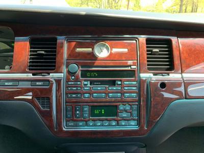 2005 Lincoln Town Car Signature