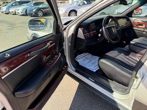 2005 Lincoln Town Car Signature