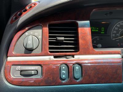 2005 Lincoln Town Car Signature