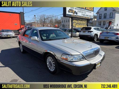 2005 Lincoln Town Car Signature