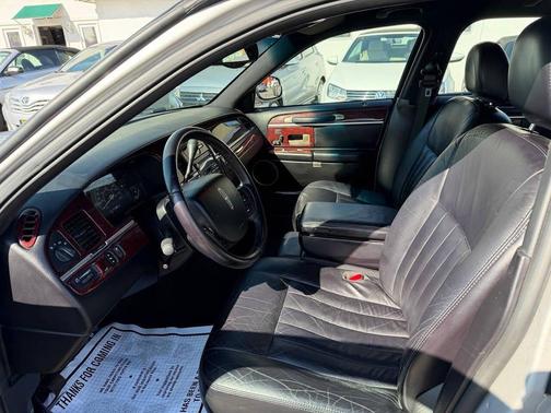 2005 Lincoln Town Car Signature