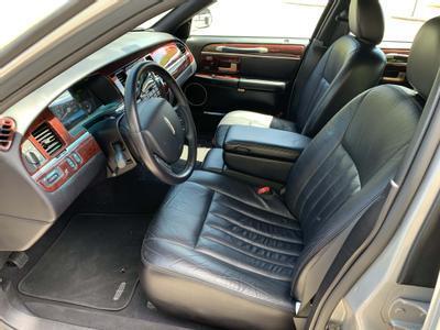 2005 Lincoln Town Car Signature