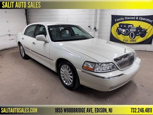 2005 Lincoln Town Car Signature