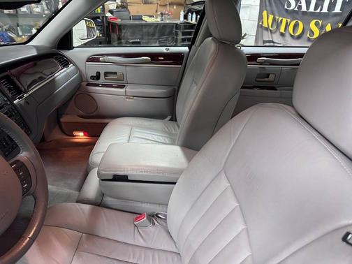 2005 Lincoln Town Car Signature