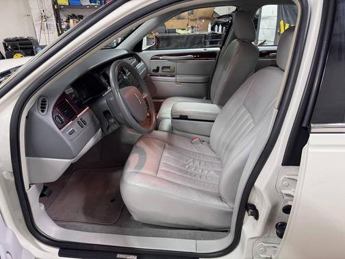 2005 Lincoln Town Car Signature