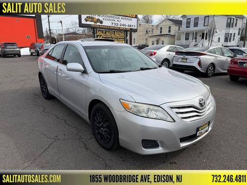 Classic Silver Metallic 2011 Toyota Camry LE