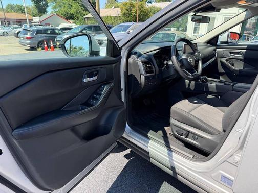 Brilliant Silver Metallic 2024 Nissan Rogue SV