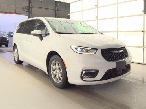 Bright White Clearcoat 2023 Chrysler Pacifica Touring-L