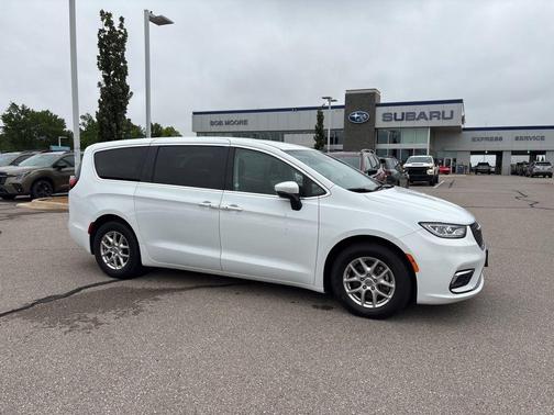 Bright White Clearcoat 2023 Chrysler Pacifica Touring-L