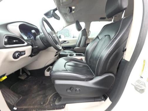 Bright White Clearcoat 2023 Chrysler Pacifica Touring-L