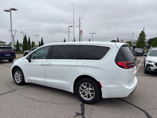 Bright White Clearcoat 2023 Chrysler Pacifica Touring-L