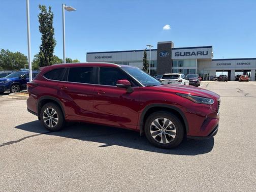 Red 2023 Toyota Highlander XLE