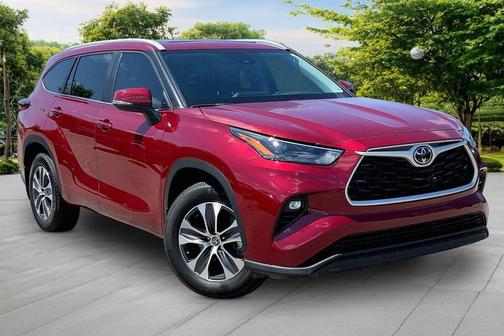 Pearl 2023 Toyota Highlander XLE