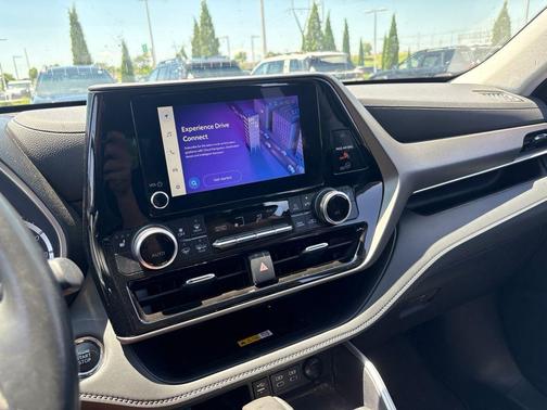 Red 2023 Toyota Highlander XLE