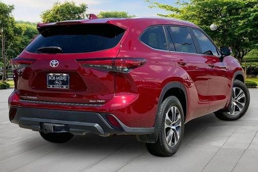 Pearl 2023 Toyota Highlander XLE