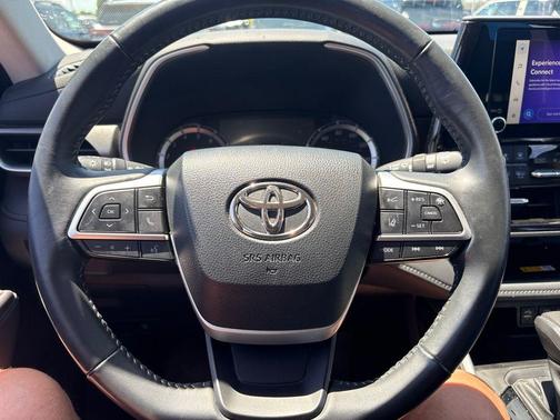 Red 2023 Toyota Highlander XLE
