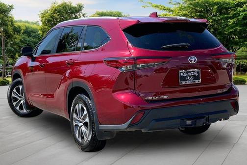 Pearl 2023 Toyota Highlander XLE