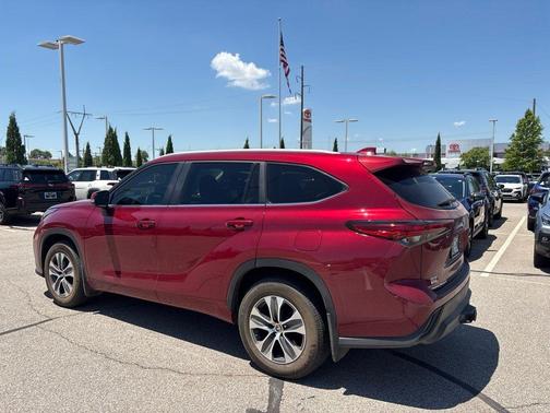 Red 2023 Toyota Highlander XLE