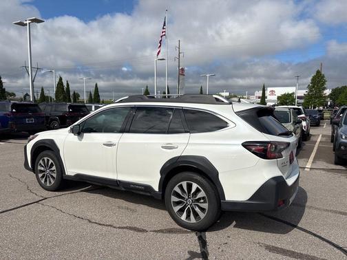 Crystal White Pearl 2024 Subaru Outback Touring