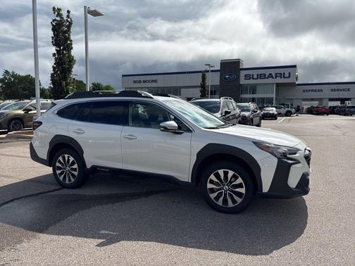 Crystal White Pearl 2024 Subaru Outback Touring