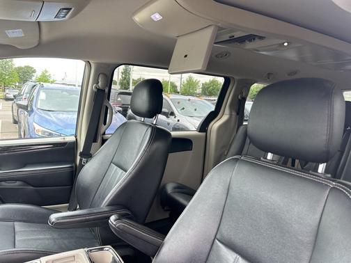 2014 Chrysler Town & Country Touring