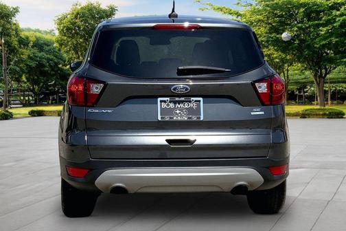 Ingot Silver Metallic 2019 Ford Escape SE