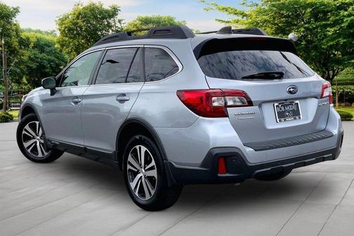 Ice Silver Metallic 2018 Subaru Outback 2.5i Limited