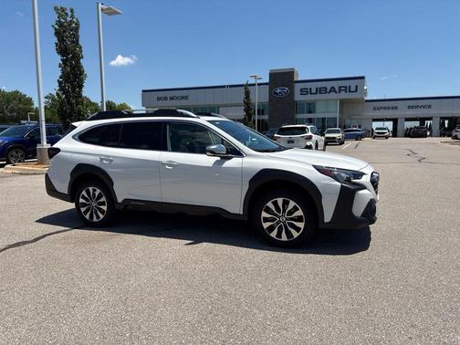 Crystal White Pearl 2023 Subaru Outback Touring