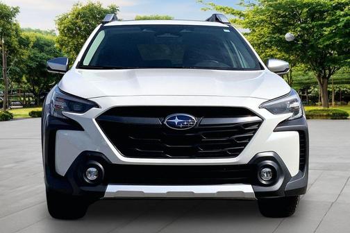 Crystal White Pearl 2023 Subaru Outback Touring