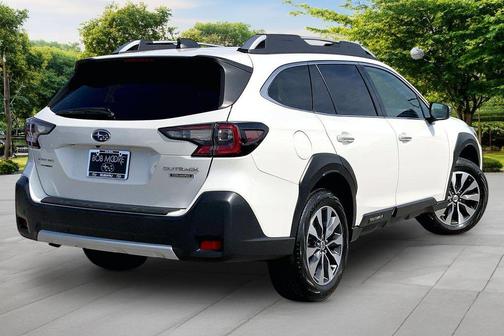 Crystal White Pearl 2023 Subaru Outback Touring