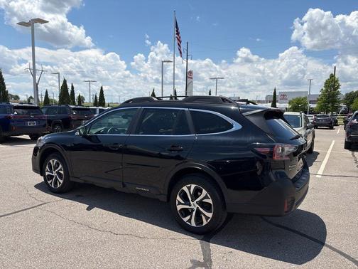 Crystal Black Silica 2022 Subaru Outback Limited XT