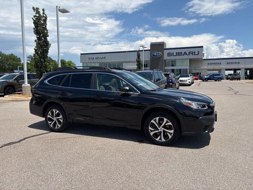 Crystal Black Silica 2022 Subaru Outback Limited XT