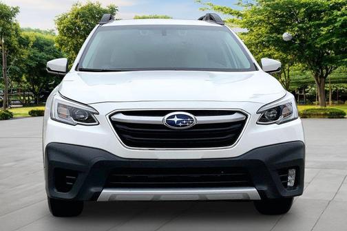 Crystal White Pearl 2022 Subaru Outback Limited