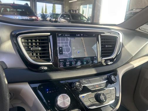 2018 Chrysler Pacifica Hybrid Touring Plus