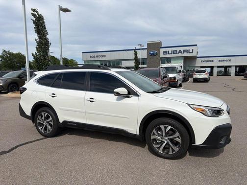 Crystal White Pearl 2022 Subaru Outback Limited XT
