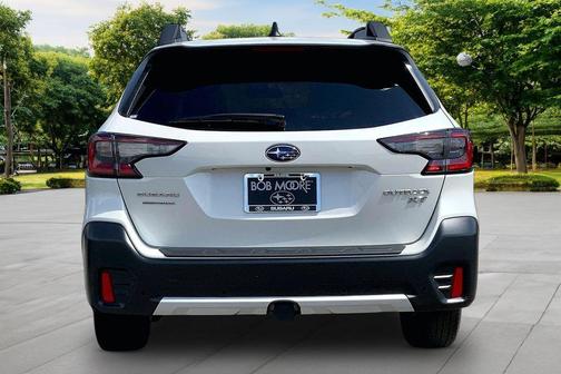 Crystal White Pearl 2022 Subaru Outback Limited XT