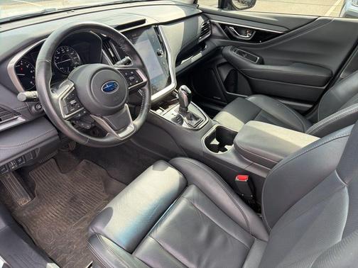 Crystal White Pearl 2022 Subaru Outback Limited XT
