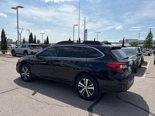 Crystal Black Silica 2018 Subaru Outback 3.6R Limited