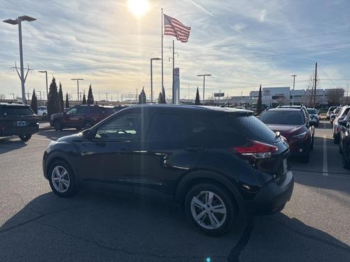 2019 Nissan Kicks S