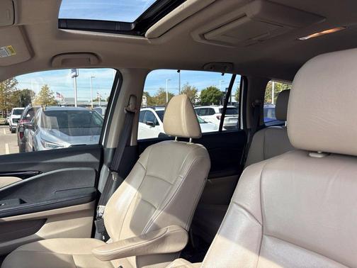White Diamond Pearl 2016 Honda Pilot Touring