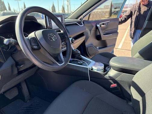 2022 Toyota RAV4 Hybrid SE