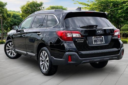 Crystal Black Silica 2019 Subaru Outback 2.5i Touring