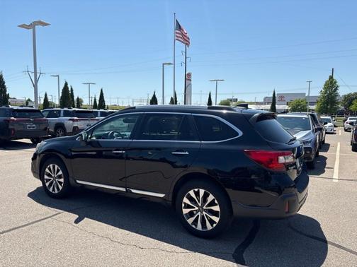Crystal Black Silica 2019 Subaru Outback 2.5i Touring