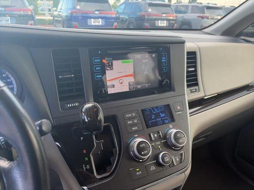 Super White 2015 Toyota Sienna XLE Premium